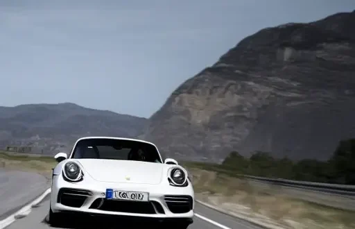Porsche объясняет ситуацию с отключением автомобилей в России: что стоит знать
